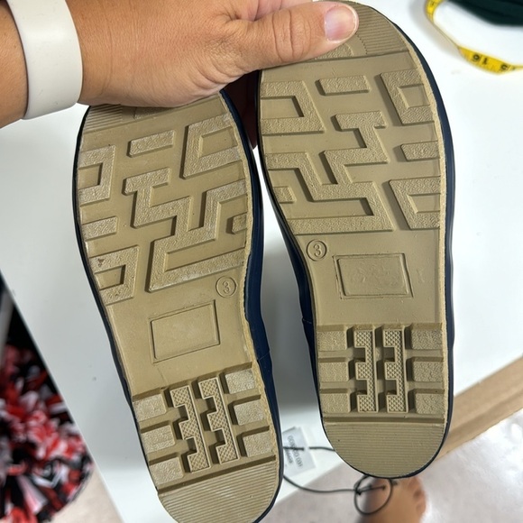 Size 3 Rain Boots Bnwt - Picture 2 of 3